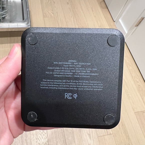 Ubiolabs - Wireless IPhone Charger - Picture 4 of 5